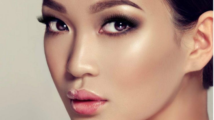 Summer Bronzer Look: 5 προϊόντα μακιγιάζ που πρέπει να εντάξετε στο καλοκαιρινό σας νεσεσέρ