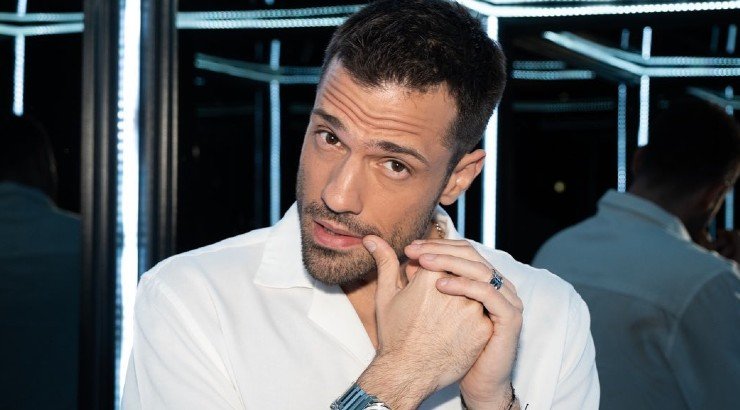 Ο Τσουρούλλης χόρεψε ζεϊμπέκικο και η Αριστοτέλους έσπασε πιάτα στην εμφάνιση του Αργυρού στην Πάφο 