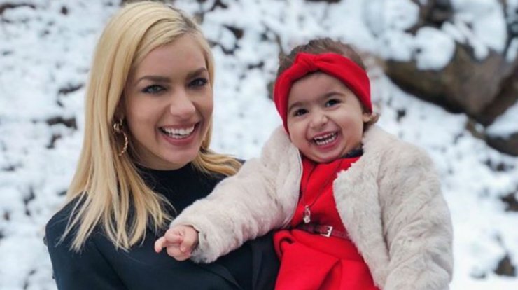 Άντρη Καραντώνη: Η δίχρονη Αργυρώ μιλάει αγγλικά και μας αφήνει άφωνους! [βίντεο] 