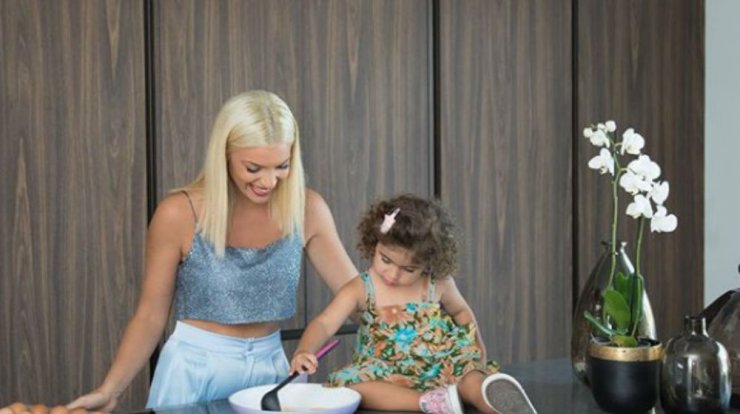 Άντρη Καραντώνη: Η ατάκα της μικρής Αργυρώς που μας άφησε άφωνους! [βίντεο]