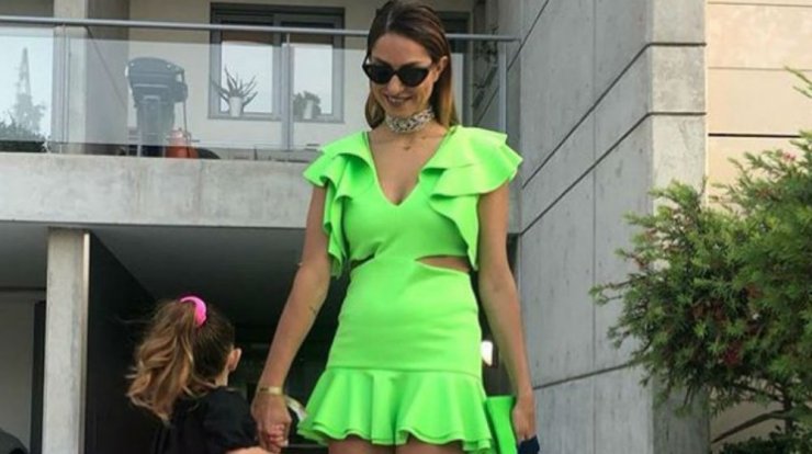 Κωνσταντίνα Ευριπίδου: Στην παραλία με matchy-matchy ολόσωμο μαγιό με τη μικρή Αριάδνη!