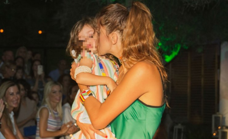 Η Κωνσταντίνα Ευριπίδου σε γύρισμα με τη μικρή Αριάδνη! [βίντεο]