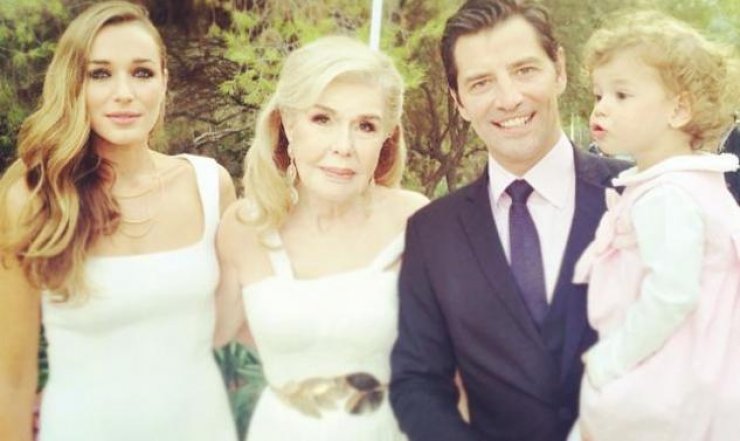 Σάκης Ρουβάς - Κάτια Ζυγούλη: Βάφτισαν την κόρη τους με νονά την Μαριάννα Βαρδινογιάννη!