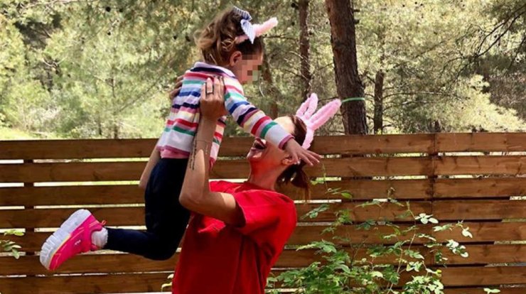 Η Κωνσταντίνα Ευριπίδου χορεύει με την μικρή Αριάδνη και τις λατρέψαμε! [βίντεο]