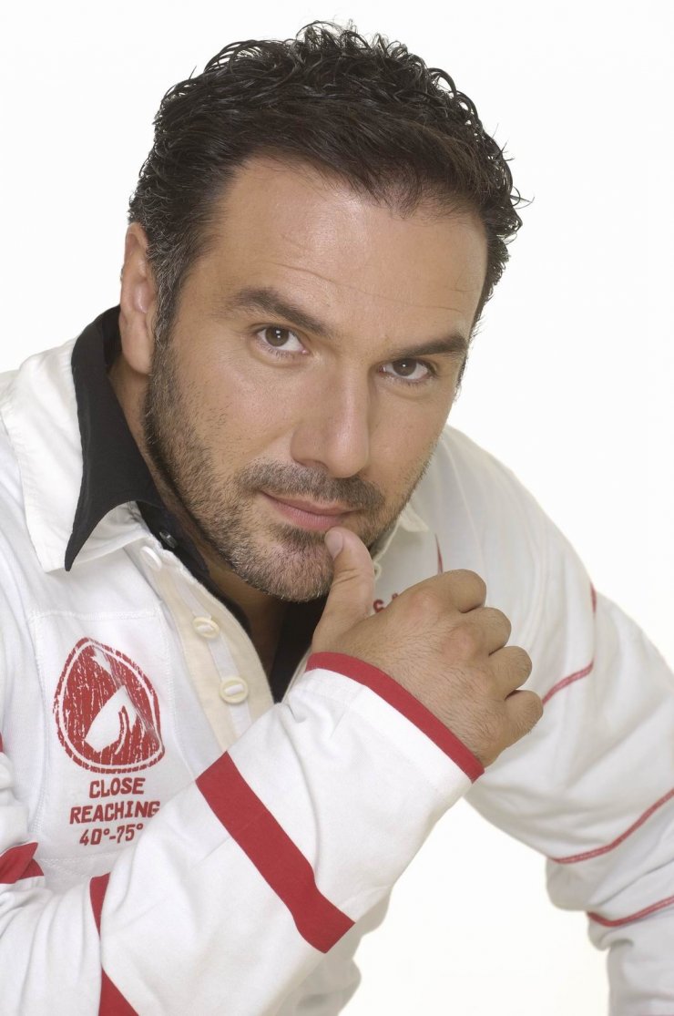 Ιερέας στο Άγιο ΄Όρος είπε στον Αρναούτογλου: "Σας παρακαλώ πάρα πολύ, ντυθείτε γιατί με κολάζεται"!