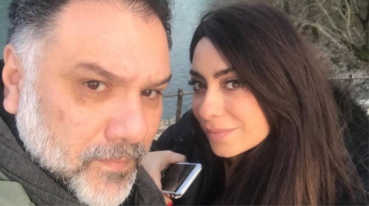 Γρηγόρης Αρναούτογλου: Βραδινή έξοδος στην στολισμένη Αθήνα μαζί με τη σύντροφό του [εικόνα]