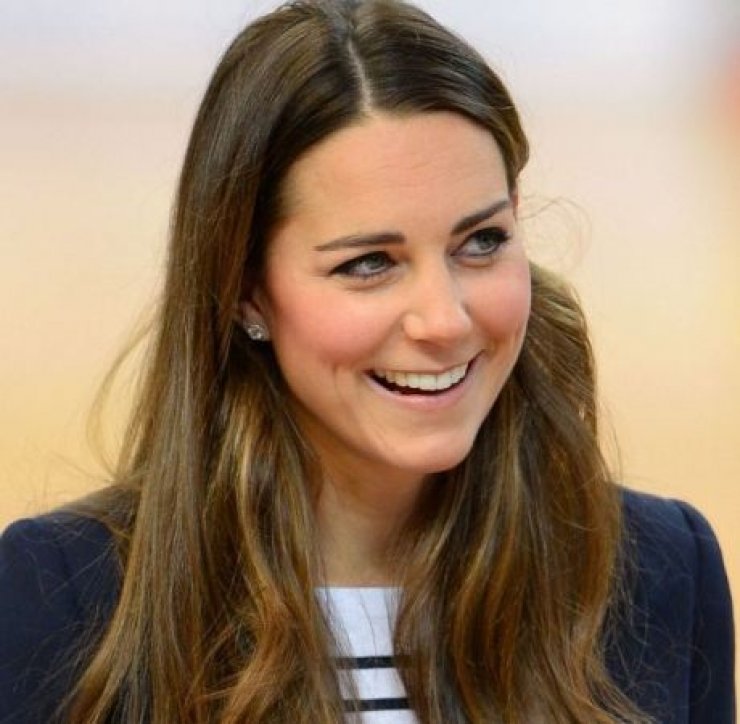 Η μπλούζα της Kate Middleton «σηκώθηκε» και εμείς μείναμε με το στόμα ανοιχτό