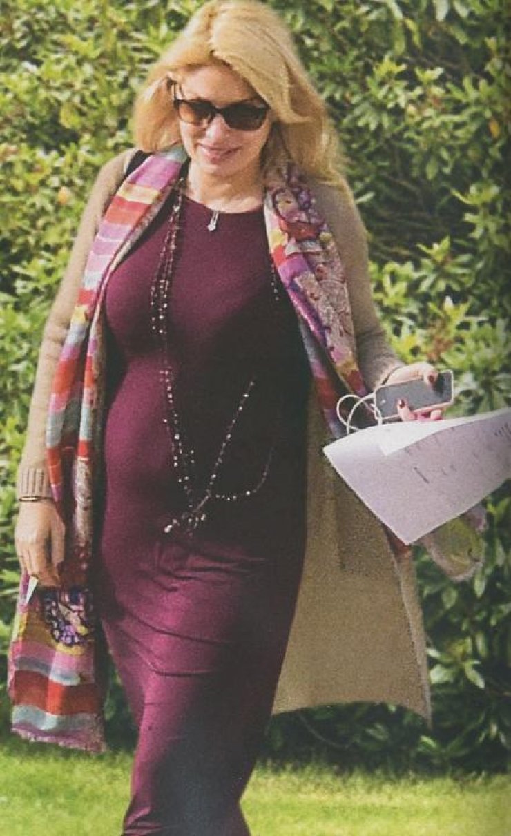 Πιο...έγκυος από την Ελένη Μενεγάκη δεν γίνεται! [εικόνες]