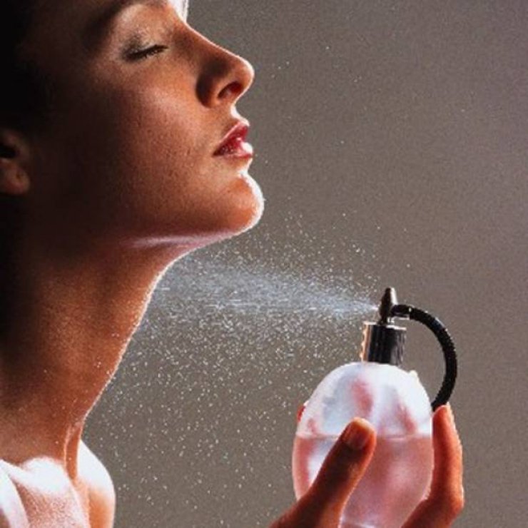 Πώς θα κάνετε το άρωμά σας να διαρκεί περισσότερο