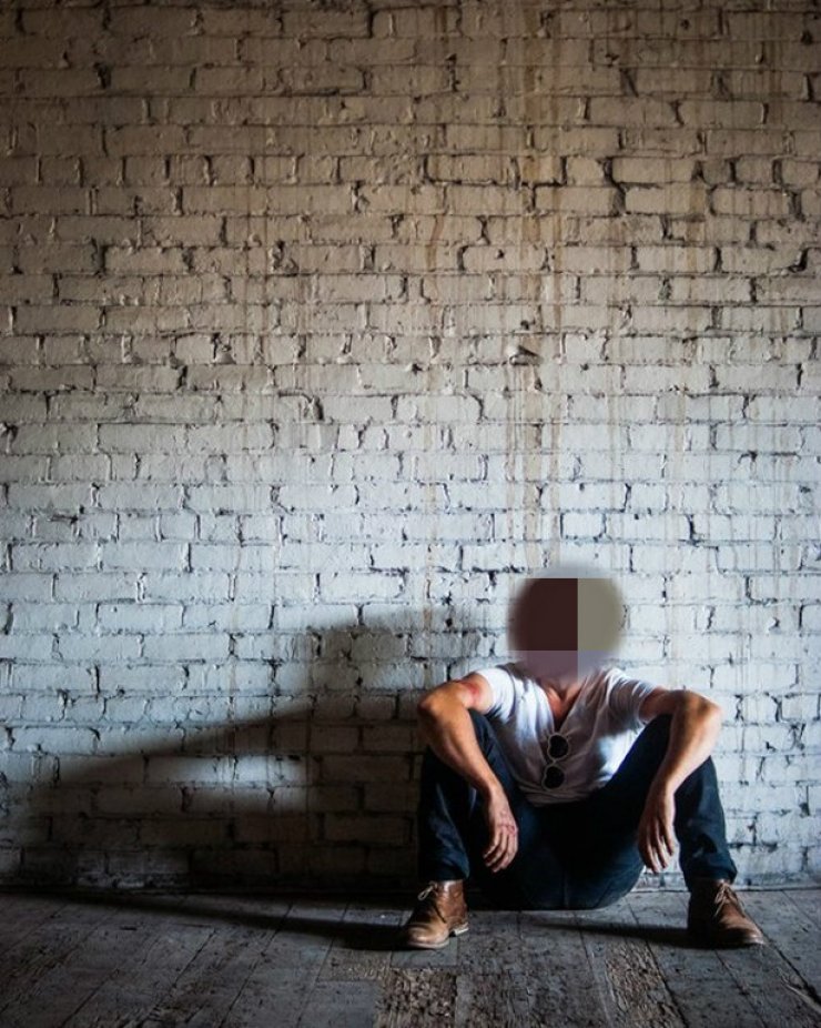 Σοκ: Γνωστός τραγουδιστής πέθανε στον ύπνο του από ασφυξία μαζί με την σύντροφό του