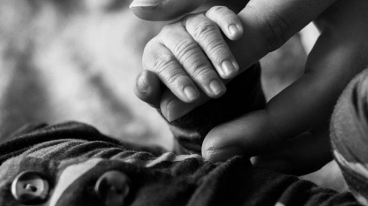 Επώνυμη μας έδειξε για πρώτη φορά τον γιο της 18 ημέρες μετά τη γέννησή του!