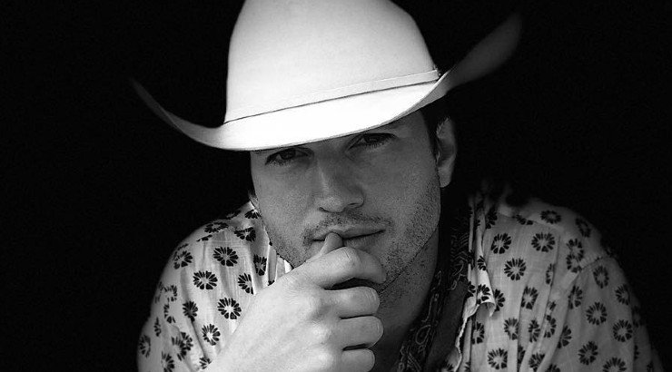 Ashton Kutcher: Η εξομολόγηση για τη σπάνια ασθένεια με την οποία έχει διαγνωστεί