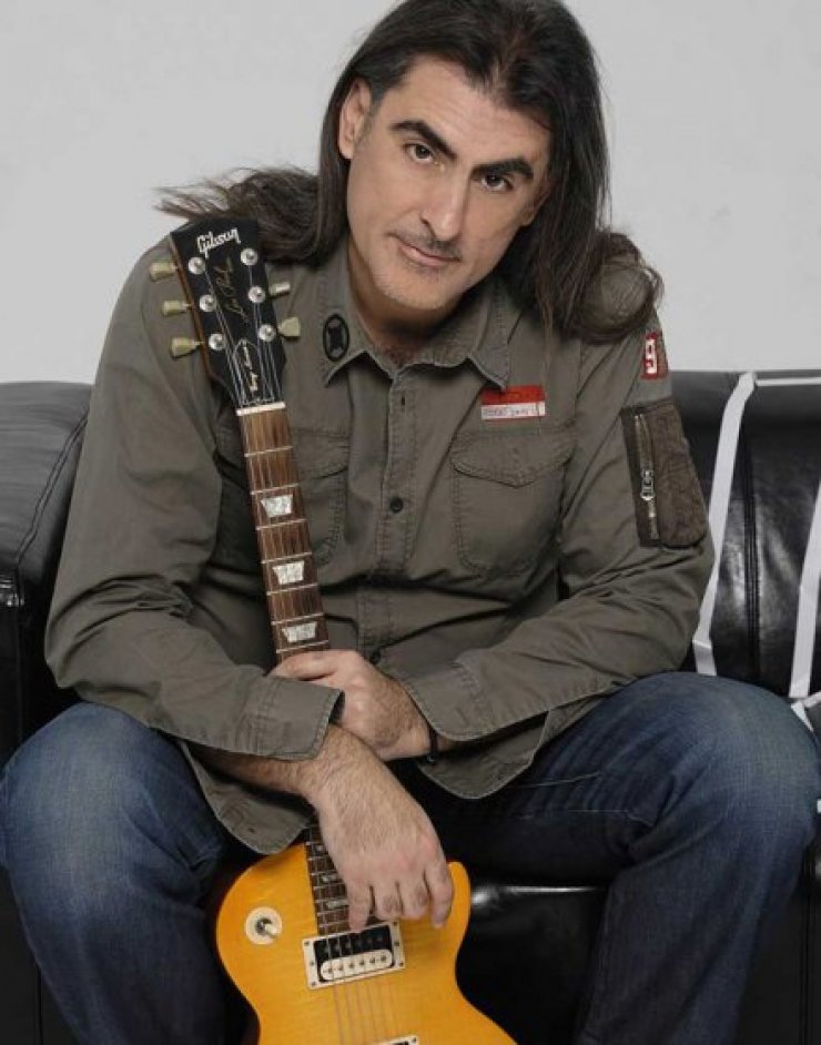 Ο Φίλιππος Πλιάτσικας επιστρέφει