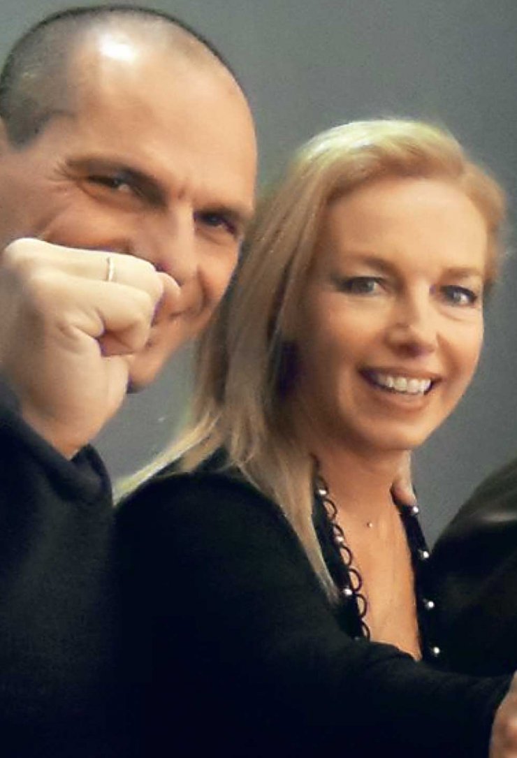 Ο Γιάνης Βαρουφάκης και η σύζυγός του σε ηλικία 5 ετών [εικόνες]