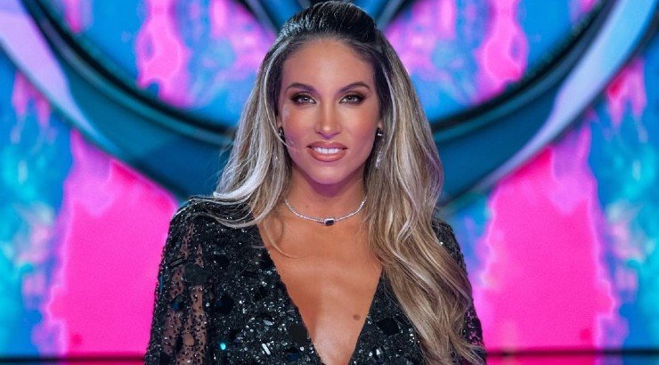 Αθηνά Οικονομάκου: Φόρεσε δημιουργία Έφης Παπαϊωάννου στο “The Masked Singer”!