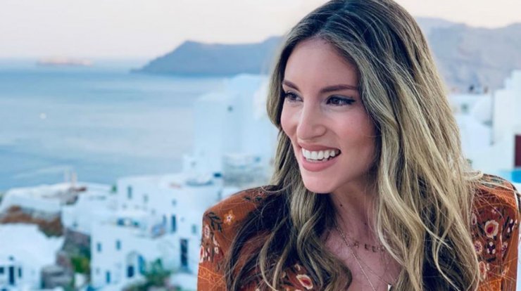 Το είδαμε κι αυτό! Η Αθηνά Οικονομάκου κάνει δουλειές του σπιτιού 