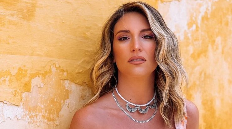 Η Αθηνά Οικονομάκου σου δείχνει το ιδανικό hair look για βάπτιση