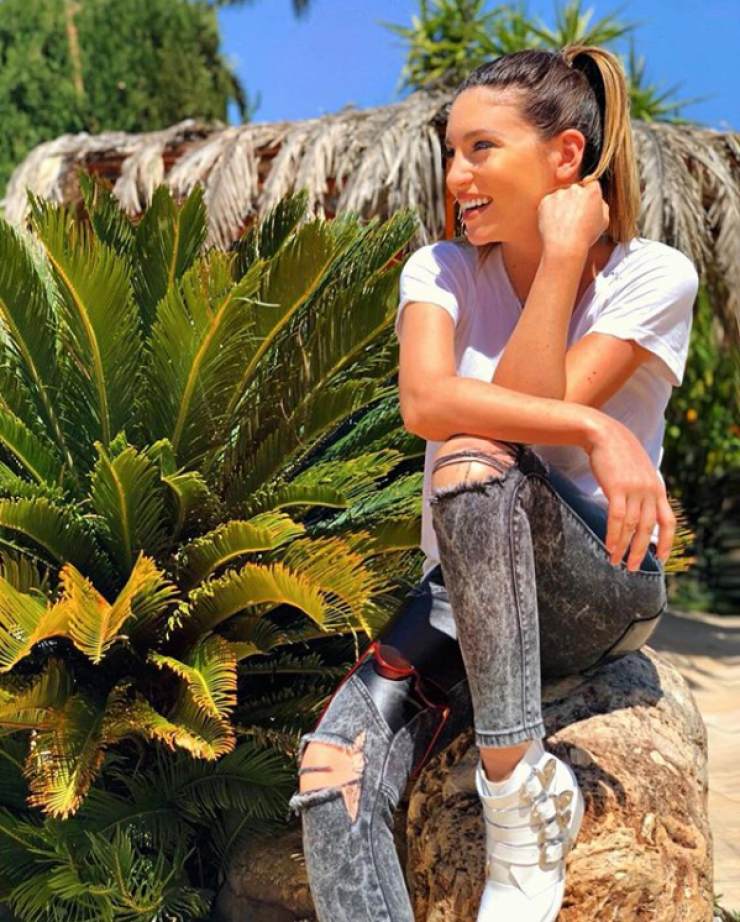 Μείναμε με το στόμα ανοιχτό! Η Αθηνά Οικονομάκου πόζαρε με μπικίνι δύο μήνες μετά τη γέννηση του γιου της! [εικόνα]