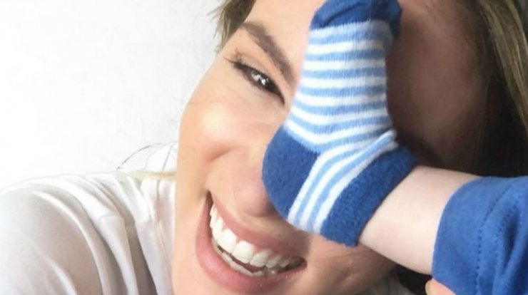 Αθηνά Οικονομάκου: Στην παραλία μαζί με τον Μάξιμο