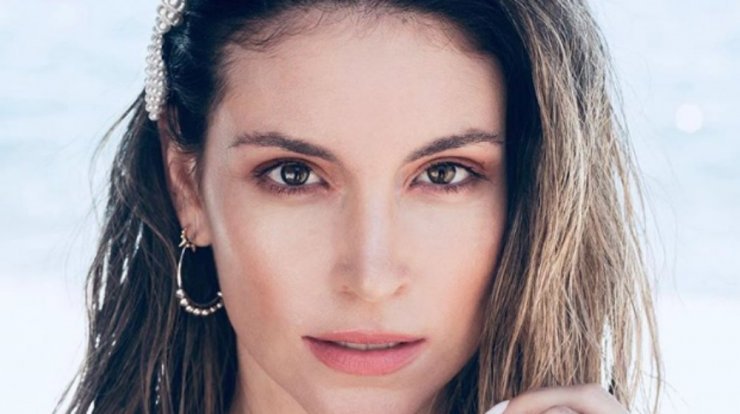 Η Αθηνά Οικονομάκου μας αποκαλύπτει το ύψος της!