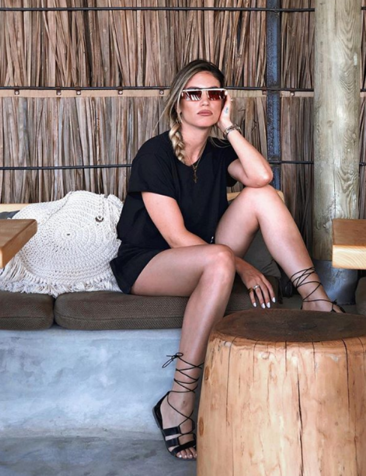 Αθηνά Οικονομάκου: Η βόλτα με το μικρό Μάξιμο στη Μύκονο! [βίντεο]