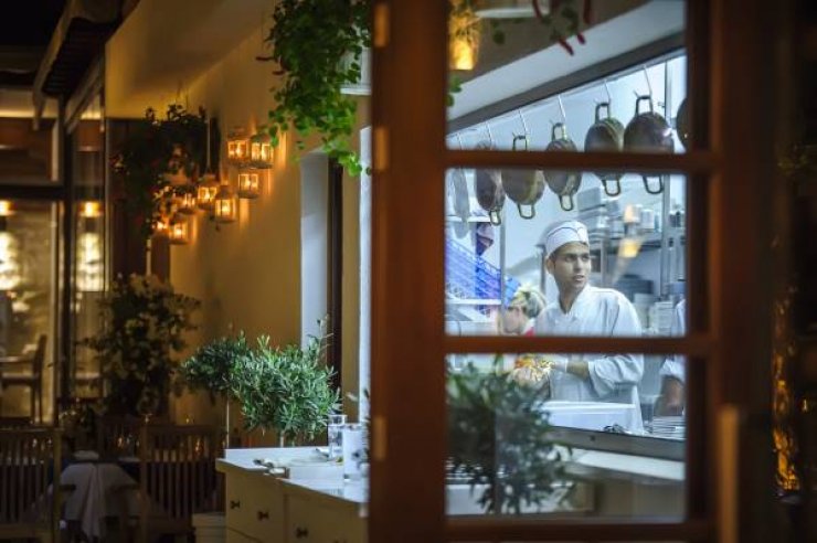 Θα φας σαν βασιλιάς στην "Αυλή του Βασιλέα"