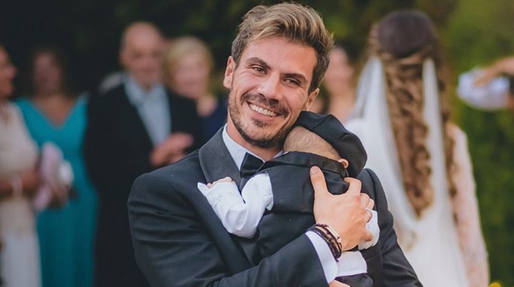 Άκης Πετρετζίκης: Μας καλημέρισε με το πιο cute βίντεο του τριών μηνών γιου του, Αχιλλέα!