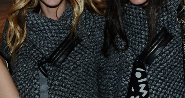 Ούπς: Ποιες γνωστές Ελληνίδες φόρεσαν το ίδιο παλτό;