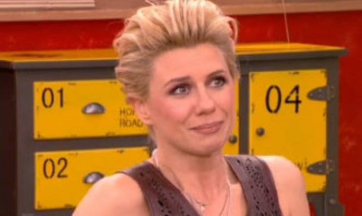  Κατερίνα Καραβάτου: Οι πρωινές λιγούρες και τα… υπονοούμενα για δεύτερη εγκυμοσύνη!