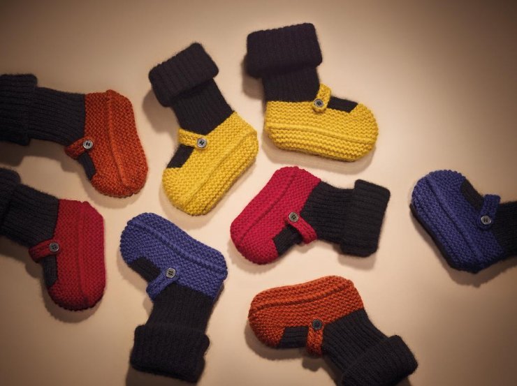 Burberry: Κάνει τα πλεκτά παπουτσάκια μόδα