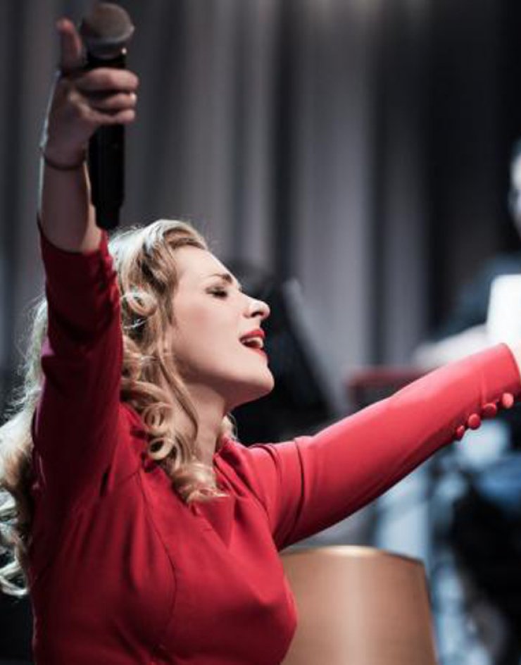 Η Νατάσσα Μποφίλιου επιστρέφει στην Κύπρο με τη Βαβέλ της