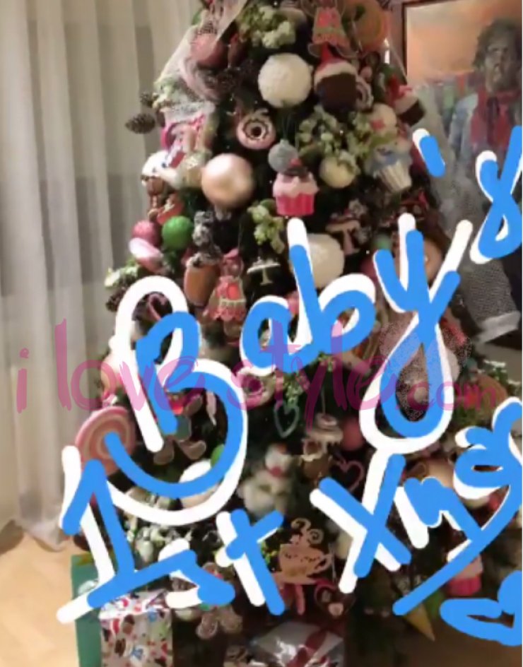 Το χριστουγεννιάτικο στολίδι Κύπριας socialite για τις πρώτες γιορτές με το νεογέννητο γιο της!