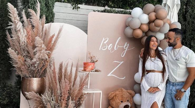 Χριστίνος Πίπης – Θέλξια Βαλέρια Φραγκούδη: Το minimal baby shower για το μωρό τους! [εικόνες]