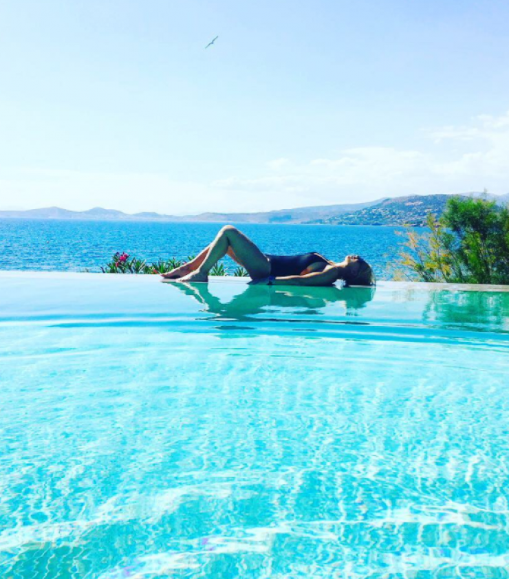 Πασίγνωστη Ελληνίδα παρουσιάστρια μαζί με τον πρώην σύζυγό της μετά τον χωρισμό!