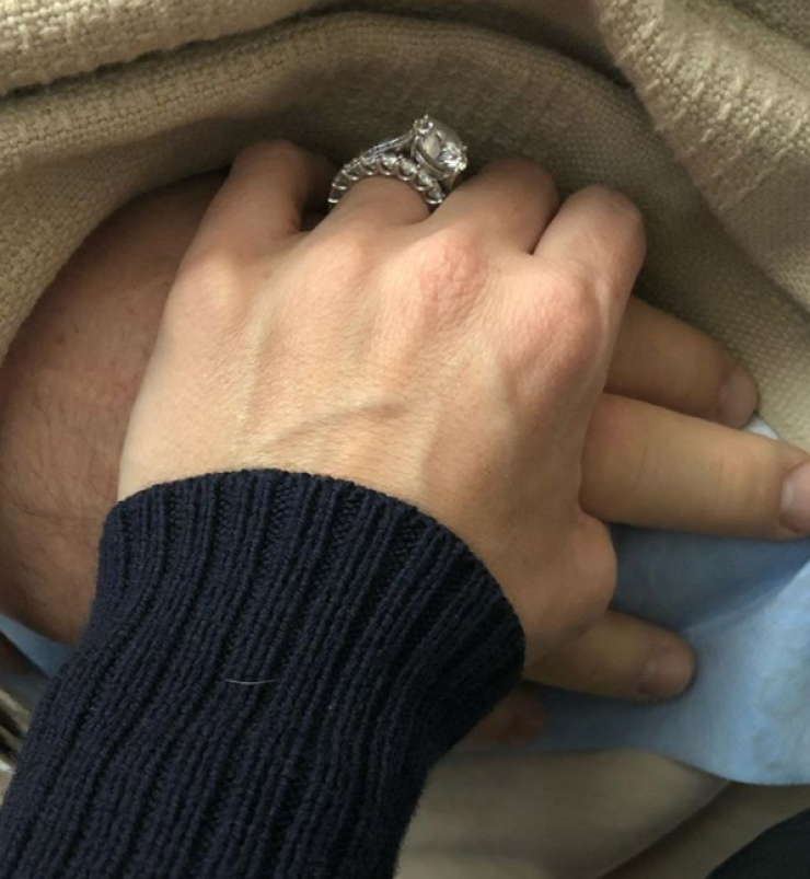 Στο χειρουργείο γνωστός ηθοποιός – Στο πλευρό του η σύζυγός του!