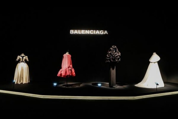 H έκθεση του οίκου Balenciaga στο Πεκίνο 