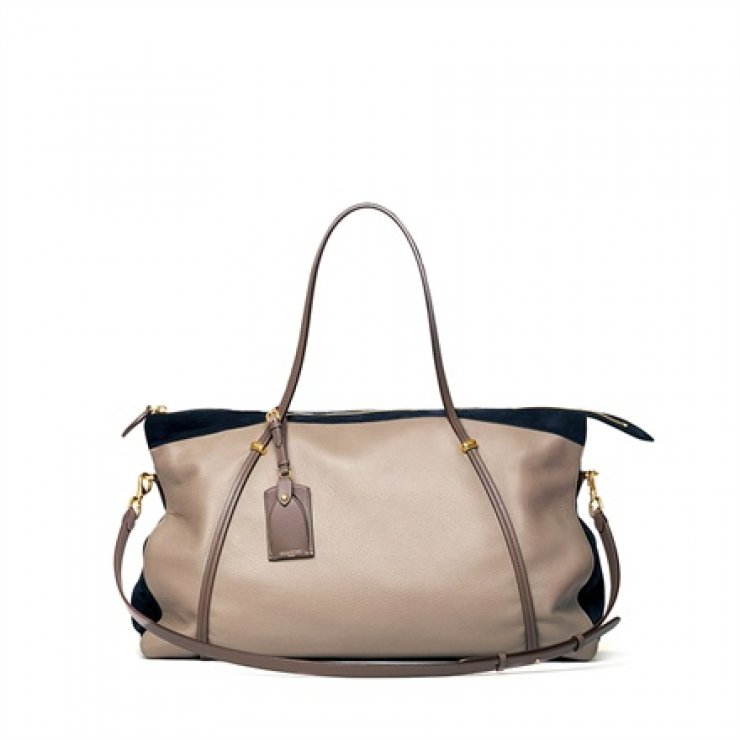 Ballet Bag: Η νέα τσάντα του οίκου Nina Ricci χωράει τα πάντα