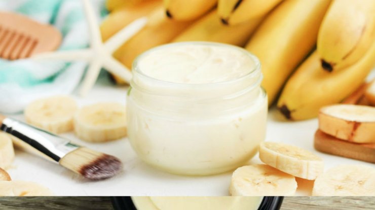 DIY μάσκα με μπανάνα για να ενυδατώσεις και να δυναμώσεις τα μαλλιά σου