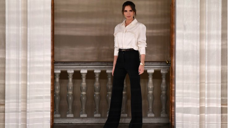 H Victoria Beckham σπάει τους κανόνες με μια άκρως θηλυκή συλλογή