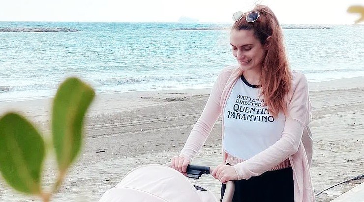 Βαρβάρα Χριστοφή: Ποζάρει αγκαλιά με την δυόμιση μηνών κόρη της ντυμένη Αγιοβασιλίτσα