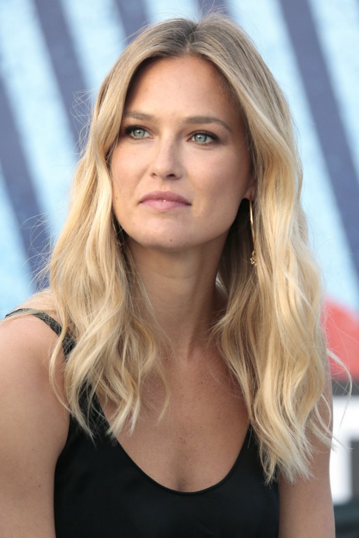 Πόλεμος κατά της Bar Refaeli: "Τρελό χώσιμο" από ολόκληρο τον κόσμο