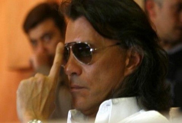 Ούτε που το φανταζόσουν: Γιατί ο Ηλίας Ψινάκης φοράει συνεχώς γυαλιά ηλίου, ακόμη και σε κλειστούς χώρους;