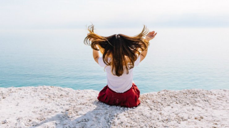 Ενδυνάμωση και φροντίδα στα μαλλιά με λάμψη που διαρκεί