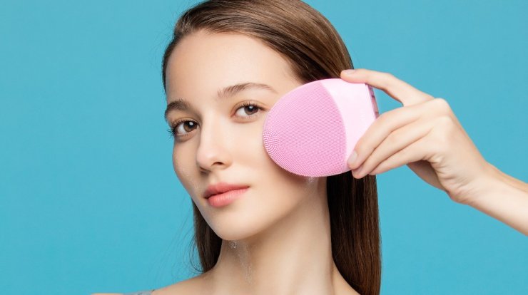 Ένα skincare gadget που χρησιμοποιούν οι celebrities για τέλεια επιδερμίδα