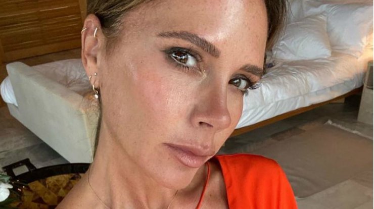 Victoria Beckham: Λάνσαρε την σειρά Posh Lipstick με έμπνευση από τα iconic nude χείλη της ως Posh Spice