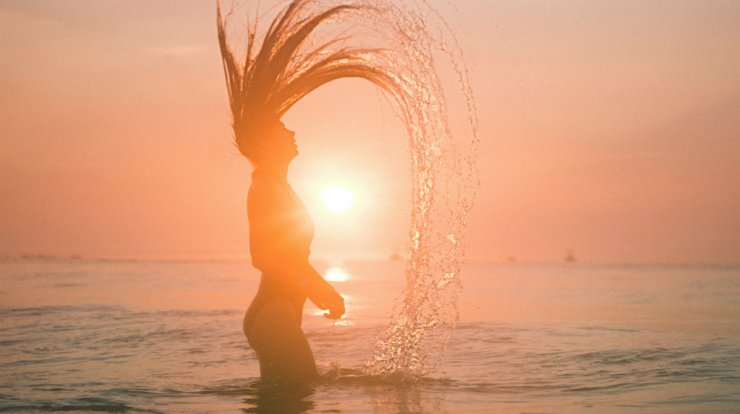 Τρία προϊόντα που θα προστατέψουν τα μαλλιά σου αυτό το weekend