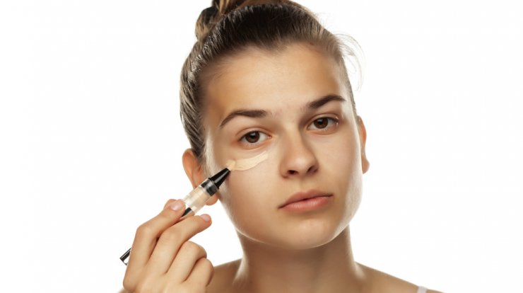 Ο σωστός τρόπος για να εφαρμόσετε το κονσίλερ σας