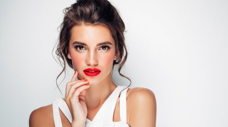 Πώς να αποκτήσεις πιο πυκνά φρύδια με φυσικά συστατικά