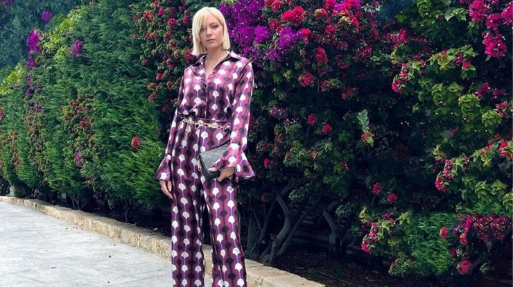 Dark grey: H Άντρη Καραντώνη έκανε την απόχρωση που θα βλέπεις σε όλα τα μανικιούρ του χειμώνα