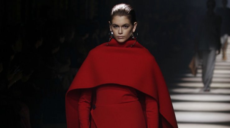 Ο οίκος Givenchy μας έδειξε την τάση που θα κυριαρχήσει στα χείλη